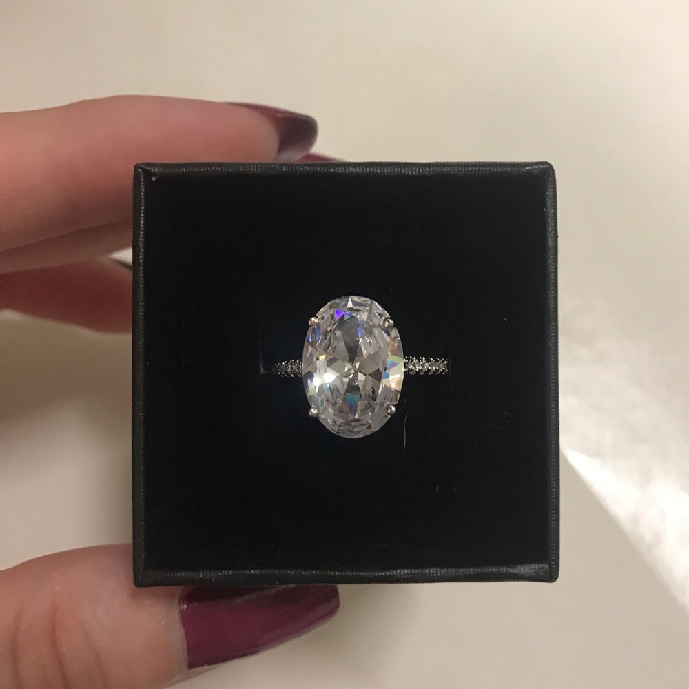 Large Oval Cut Sterling Silver Ring - Picture 2 of 8